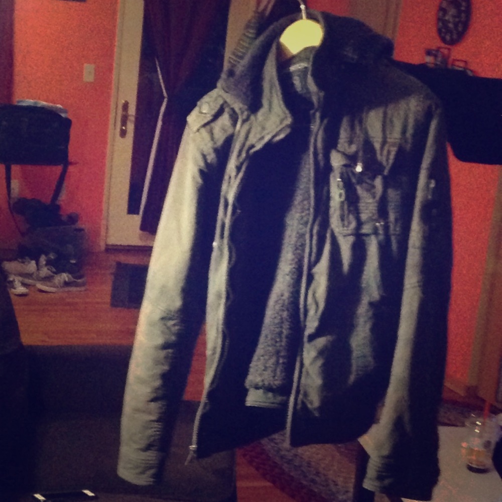 Young Men's distressed look jacket M